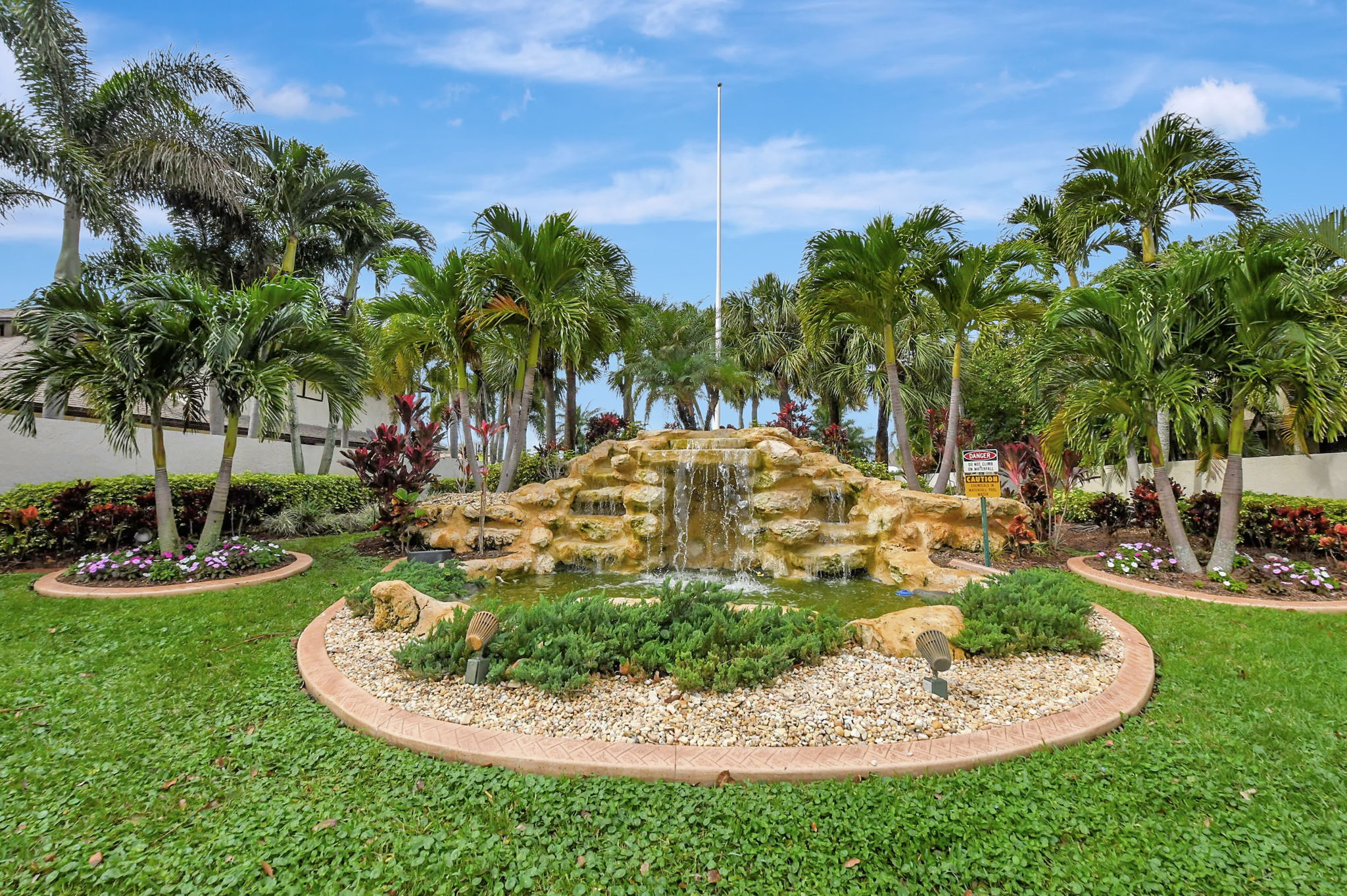 Woodlake signature fountain and flagpole at the entrance